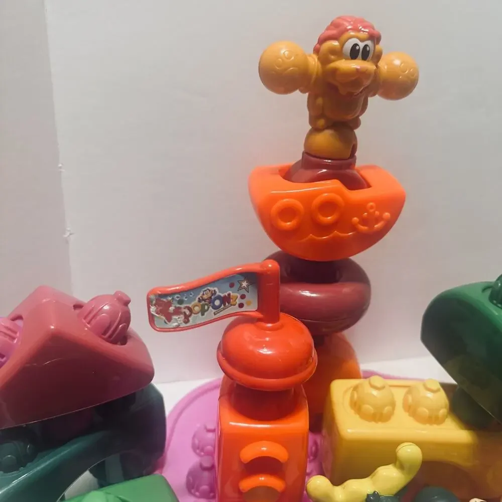 30 Piece Fisher Price‎ Mattel Pop Onz Toys Animals Building set in case 2004
